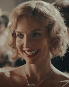 Annabelle Wallis
